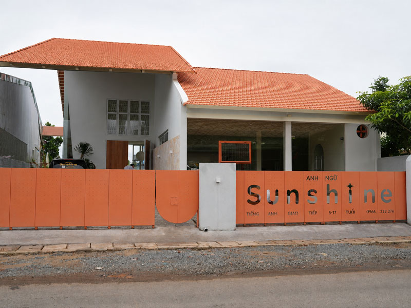 Mái ngói còn được ứng dụng rộng rãi trong các công trình homestay, villa nghỉ dưỡng và nhà ở kết hợp kinh doanh