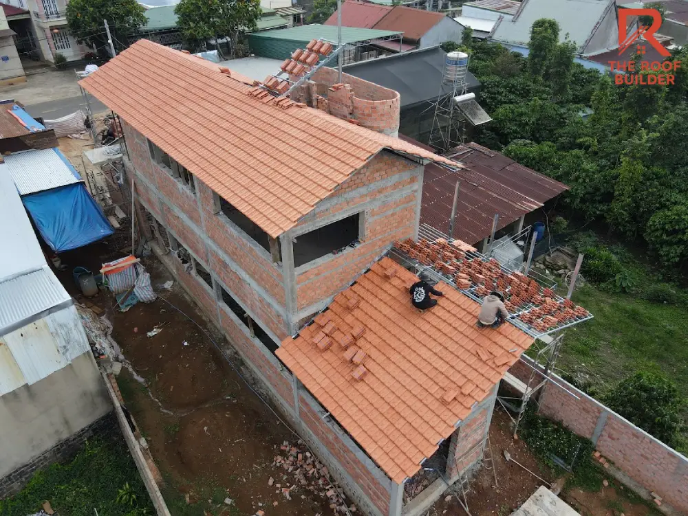 Mái ngói – Dấu ấn kiến trúc gắn với khí hậu cao nguyên của The Roof Builder