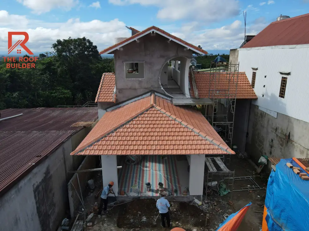 hình dáng cửa, tỷ lệ mặt tiền và vật liệu xung quanh được các kts the roof builder tính toán hài hòa