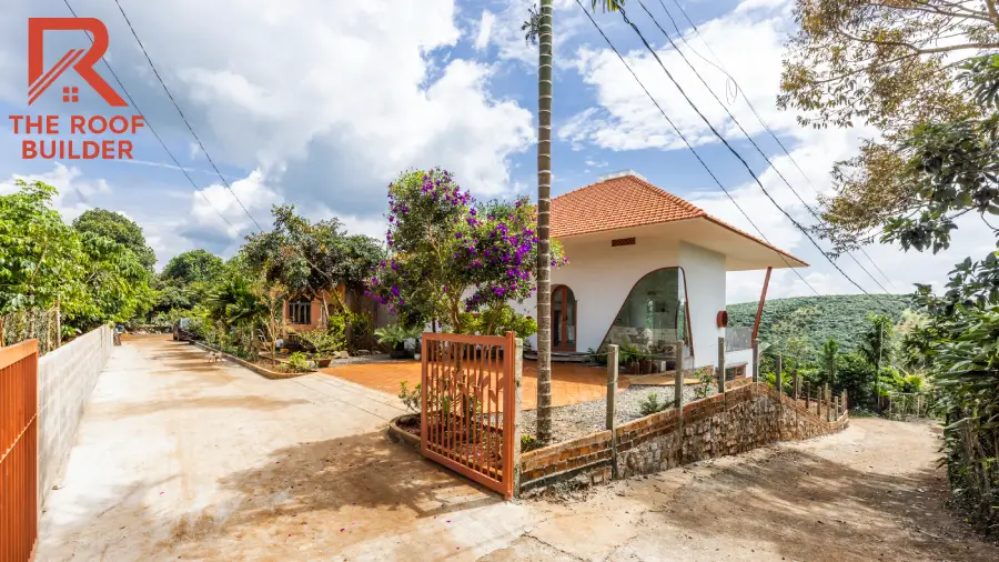 cách tiếp cận của The Roof Builder là tìm giải pháp phù hợp với khu đất, khí hậu và cách sống của gia chủ