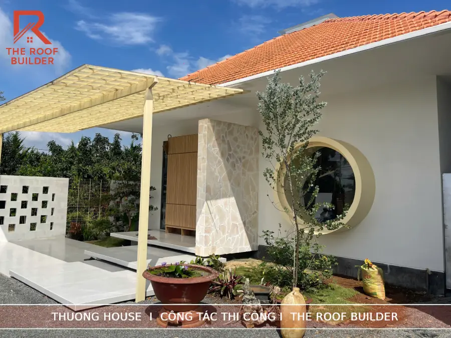 Những ô cửa tròn tạo dấu ấn riêng của Thương House